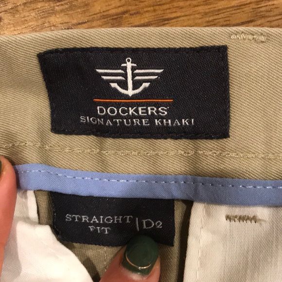 Like new. Khaki Dockers. 34x32 - Picture 4 of 4